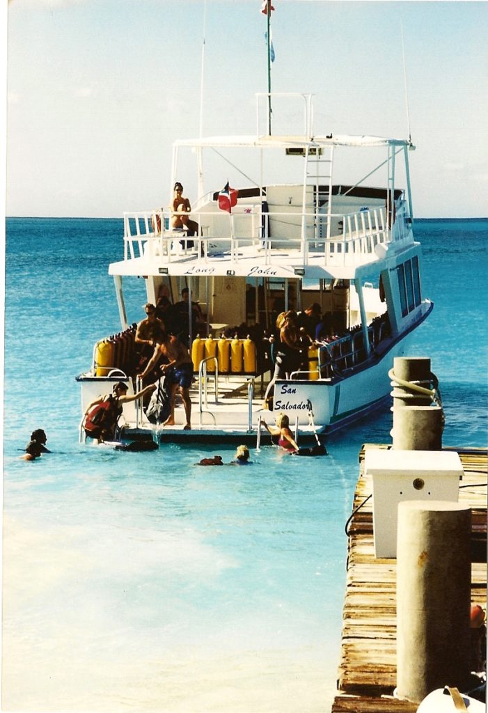 A swim to the dive boat in beautiful clear & turquoise water.